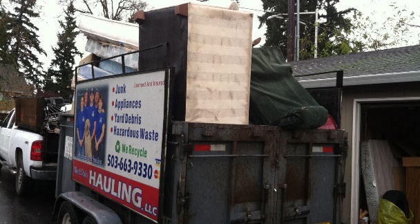 Junk in back of truck and trailer. Mike & Dad's Hauling provides apartment clean out services in Salem OR.